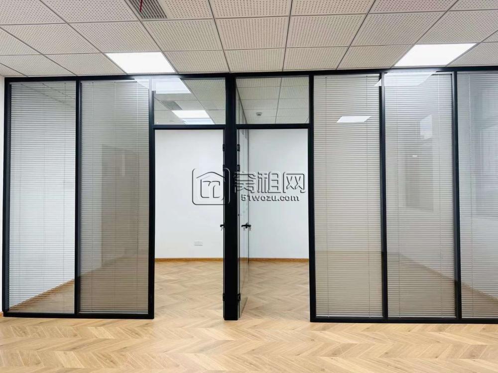 汉德城78平米精装修办公室出租已做两个隔间(图2)