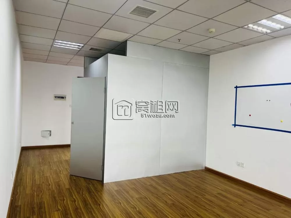 恒一广场大厦80平米出租精装+形象墙+1个隔间