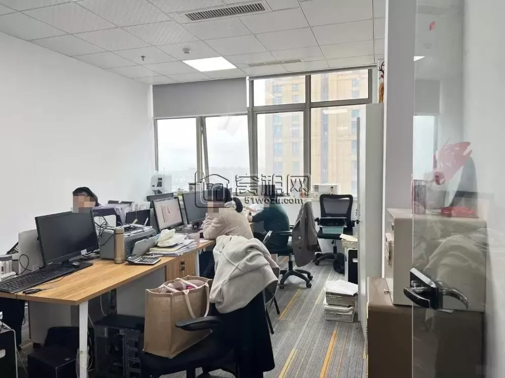 宁波华城国际大厦249平，精装，全套办公家具，12900元每月