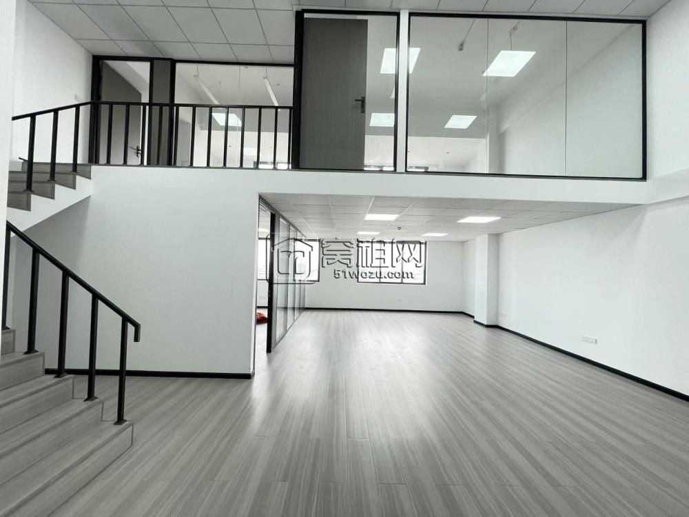 君寰·科创中心164平米办公室楼上楼下全景玻璃，采光效果极佳