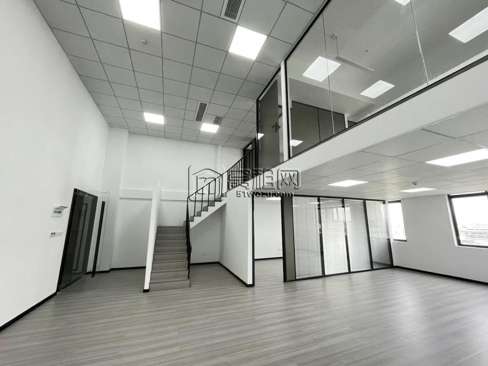 君寰·科创中心164平米办公室楼上楼下全景玻璃，采光效果极佳(图5)