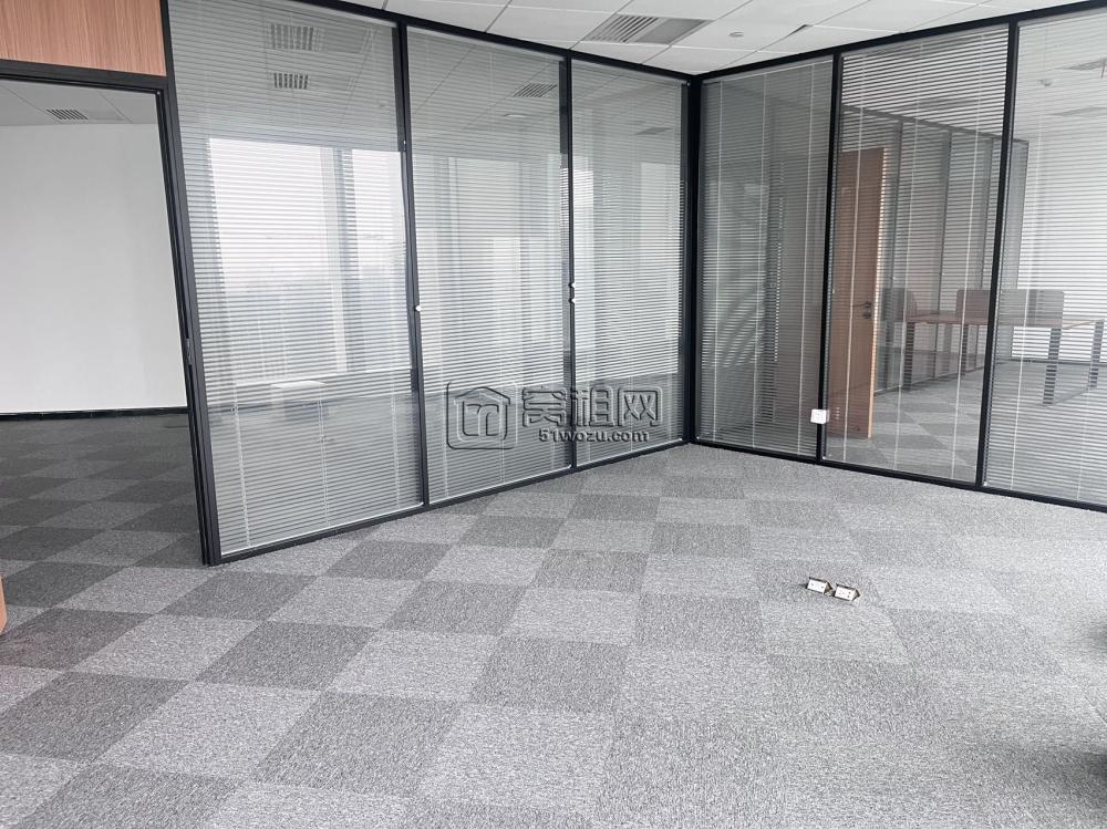 中银大厦355平米精装修办公室出租(图5)