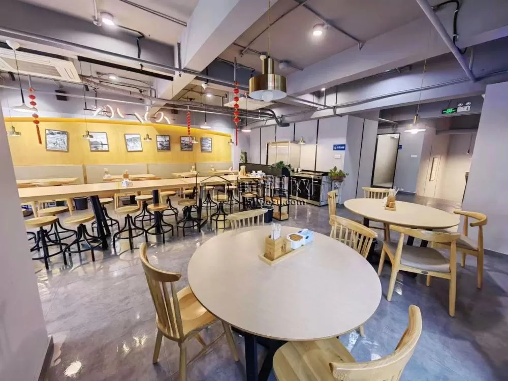 和邦大厦旁，地铁口重餐饮出租无转让费