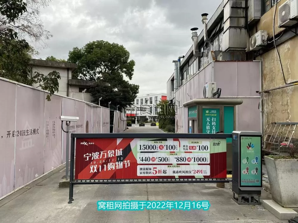 集盒广场停车收费多少？