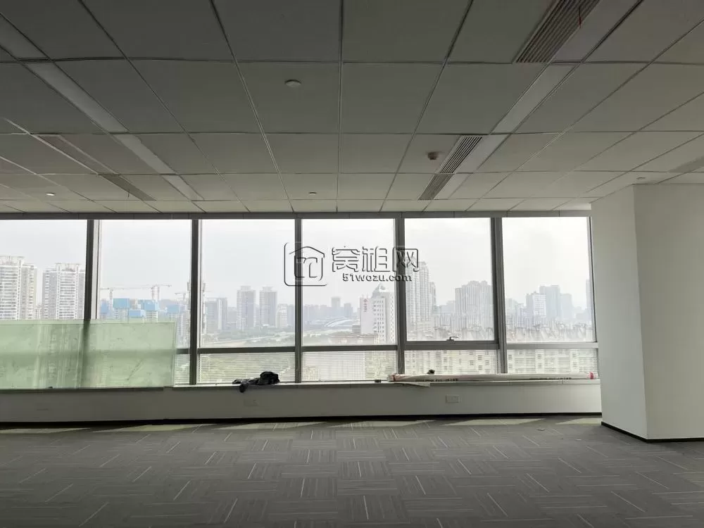 中国人寿大厦240平米出租双面采光