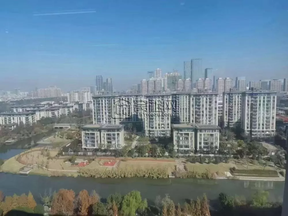 东部新城 东轩大厦室内2个隔间+员工区+独立空调+入户智能指纹锁