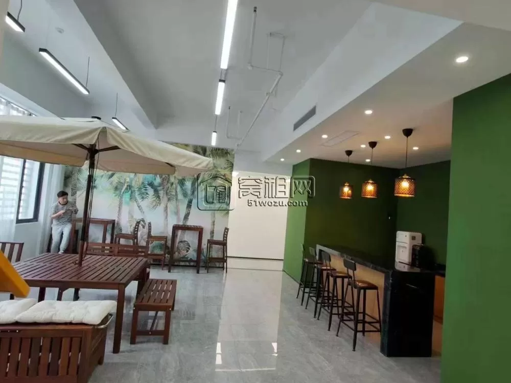 东部新城 东轩大厦室内2个隔间+员工区+独立空调+入户智能指纹锁