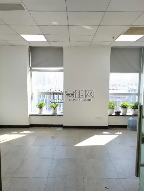 慧和大厦380平～东南 大气形象墙，七个隔间，17000元/月