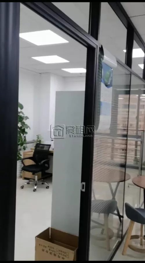 宁波银亿外滩大厦107平精装一隔间一存储间4200元/月