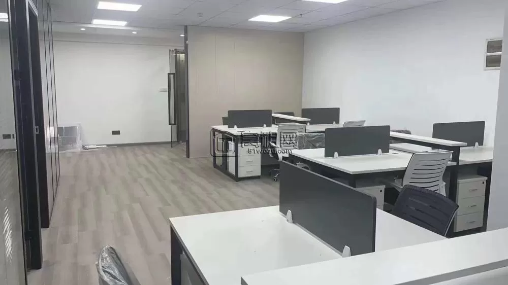 泰富广场B座全新办公装修135平方，带全套家具