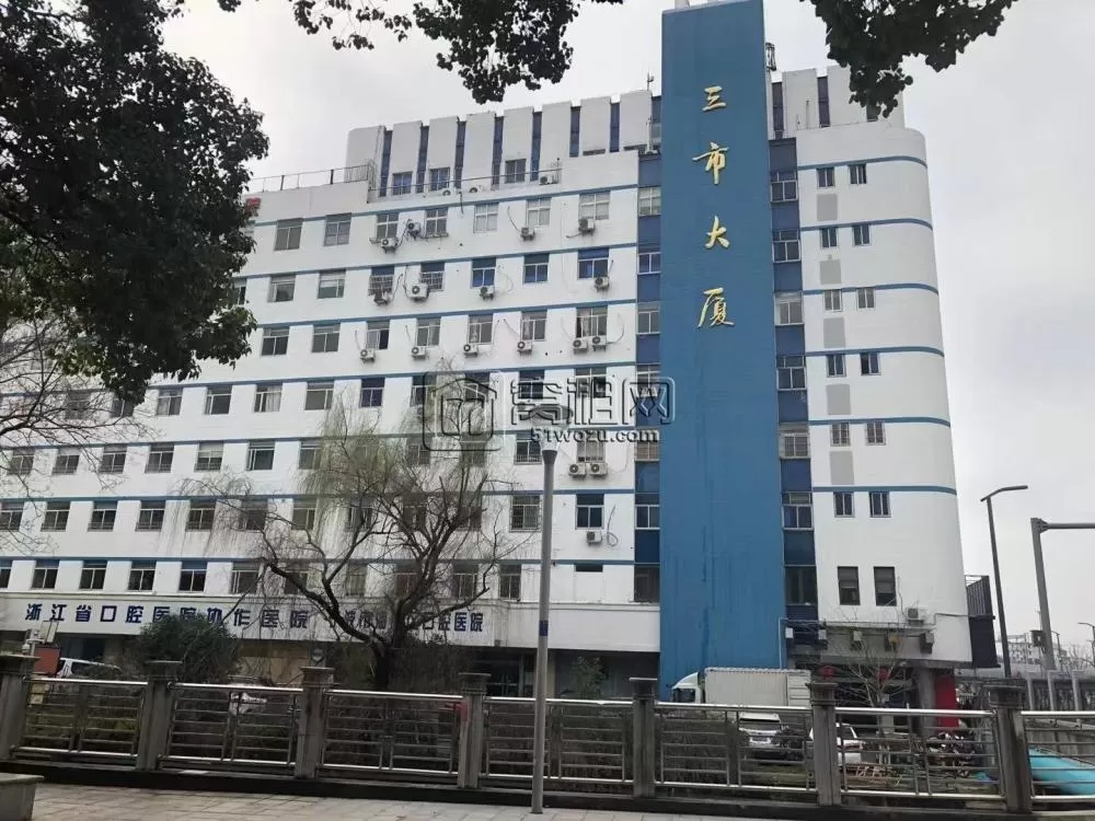 三市大厦小面积带家具出租1400元每月