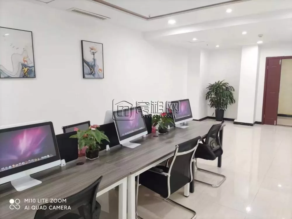 城市摩尔办公室出租朝东，1隔间全套家具，独立空调