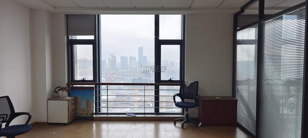 滨江一期84平办公室出租，带2个隔间形象墙，落地玻璃高层视线(图3)