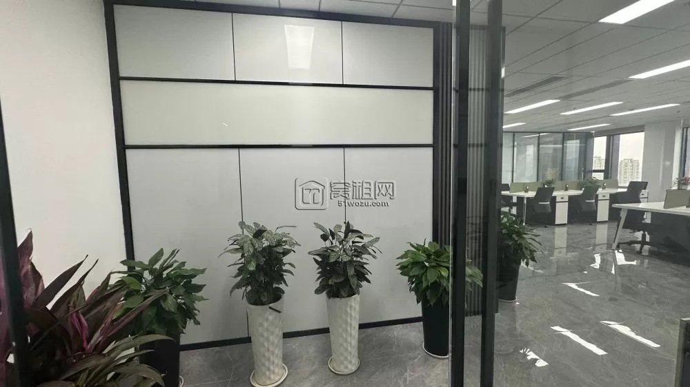 宁波研发园350平，内带水源，双面采光，全新装修带个四个隔间加员工区