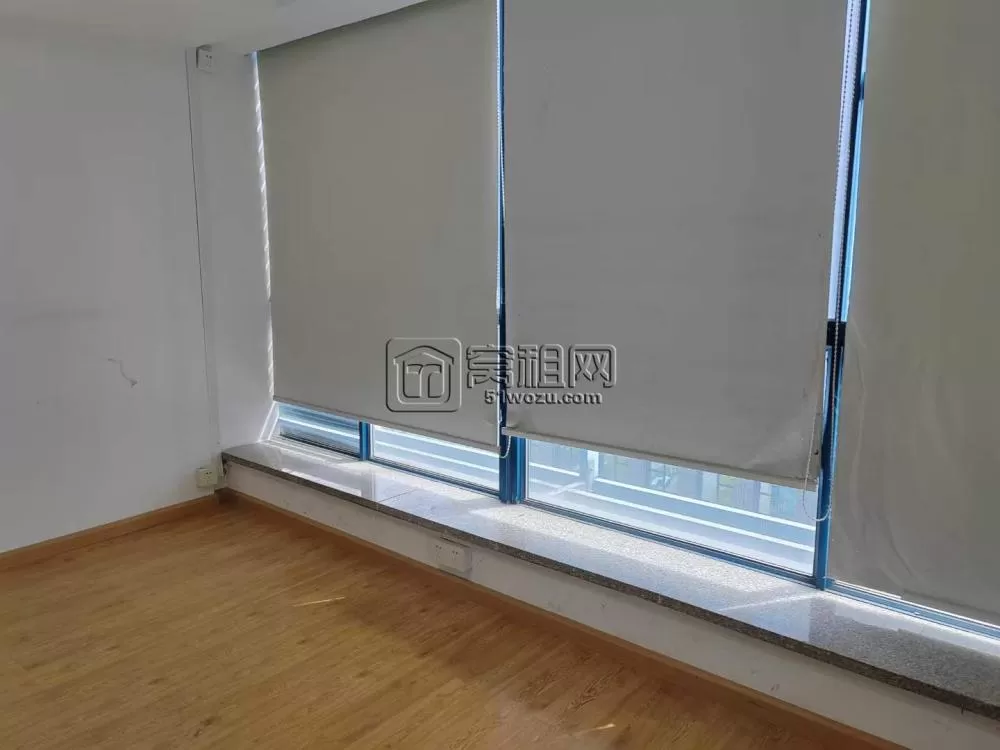 南部商务区健宸大厦148平复试办公室出租6200/月。