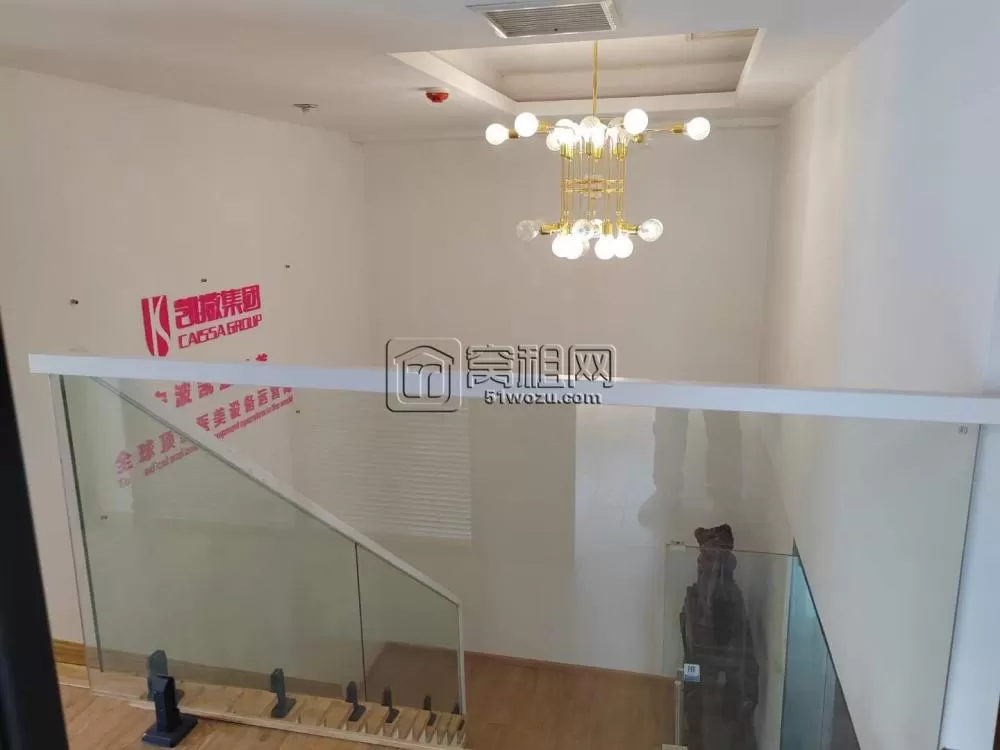 南部商务区健宸大厦148平复试办公室出租6200/月。