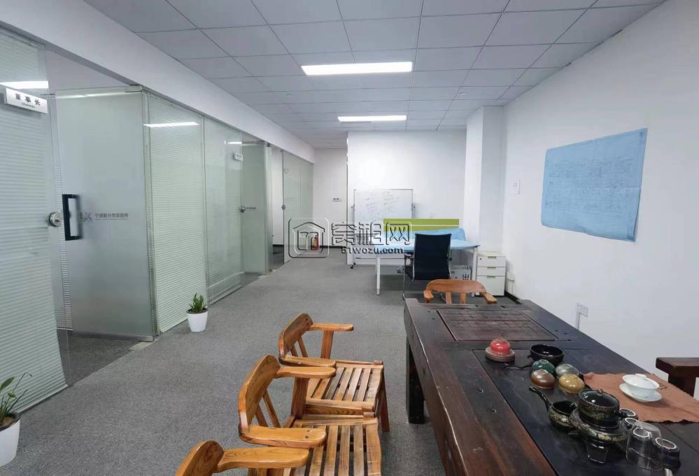 宁波江北万达附近创硅谷140平米办公室出租三个隔间