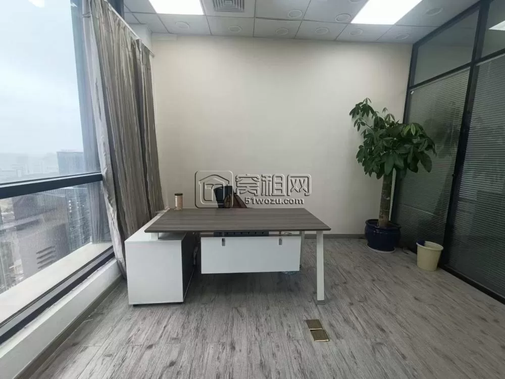 大海大厦60平朝西落地窗，有家具