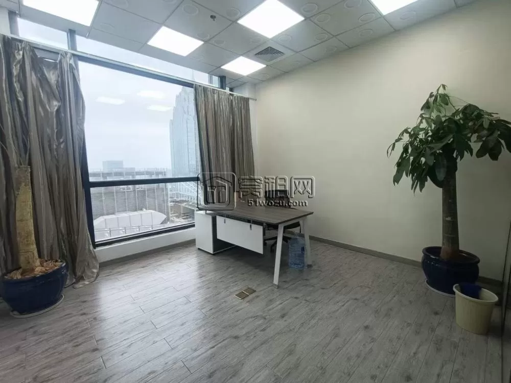 大海大厦60平朝西落地窗，有家具