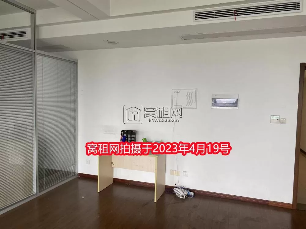海曙区丽园路地铁站附近写字楼98平米出租