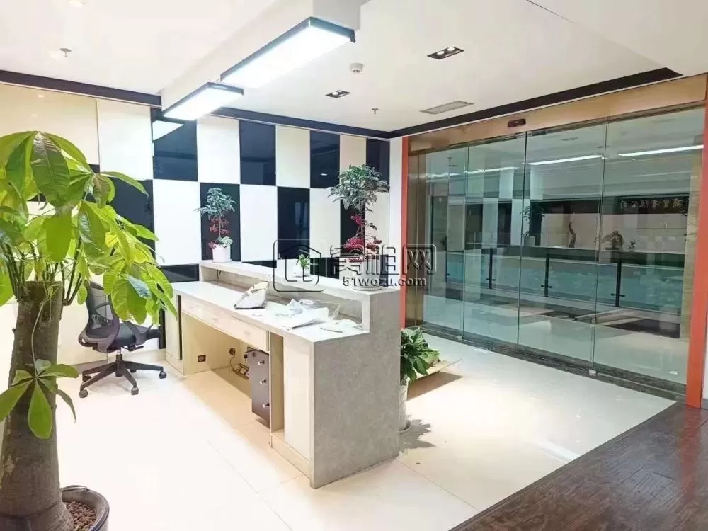 南部商务区地铁口，奥克斯大厦带家具，包物业，面积366平