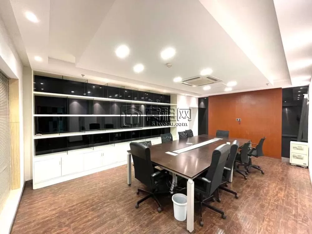南部商务区地铁口，奥克斯大厦带家具，包物业，面积366平