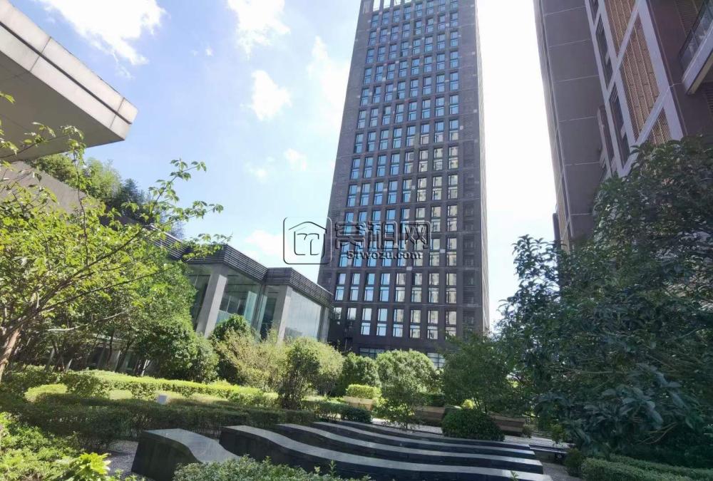 老江东上东国际大厦西南朝向，120平方，办公室出租室内2个隔间一个员工区