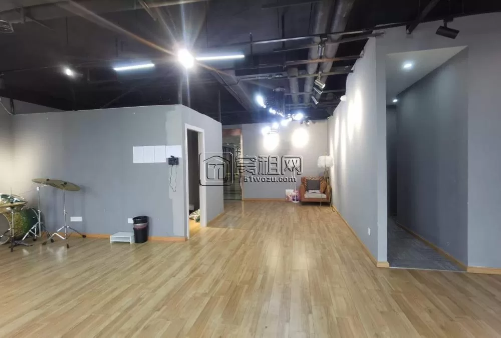 直播间出租：6个直播间，2间办公室，1储物室