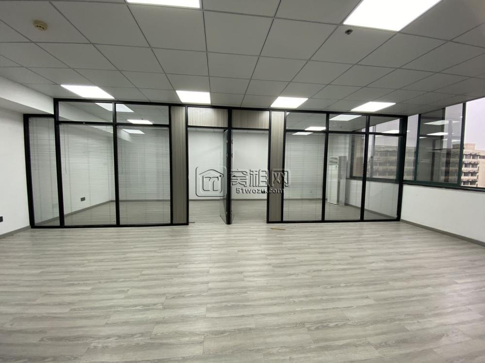 蓝天路办公室出租全新精装，带形象墙、2个隔间，户型方正(图4)