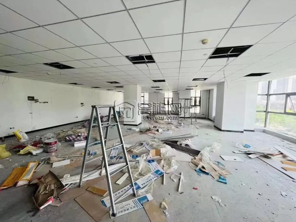 樱花地铁口宁波东航大厦220平全新装修，定制隔间，全景落地窗