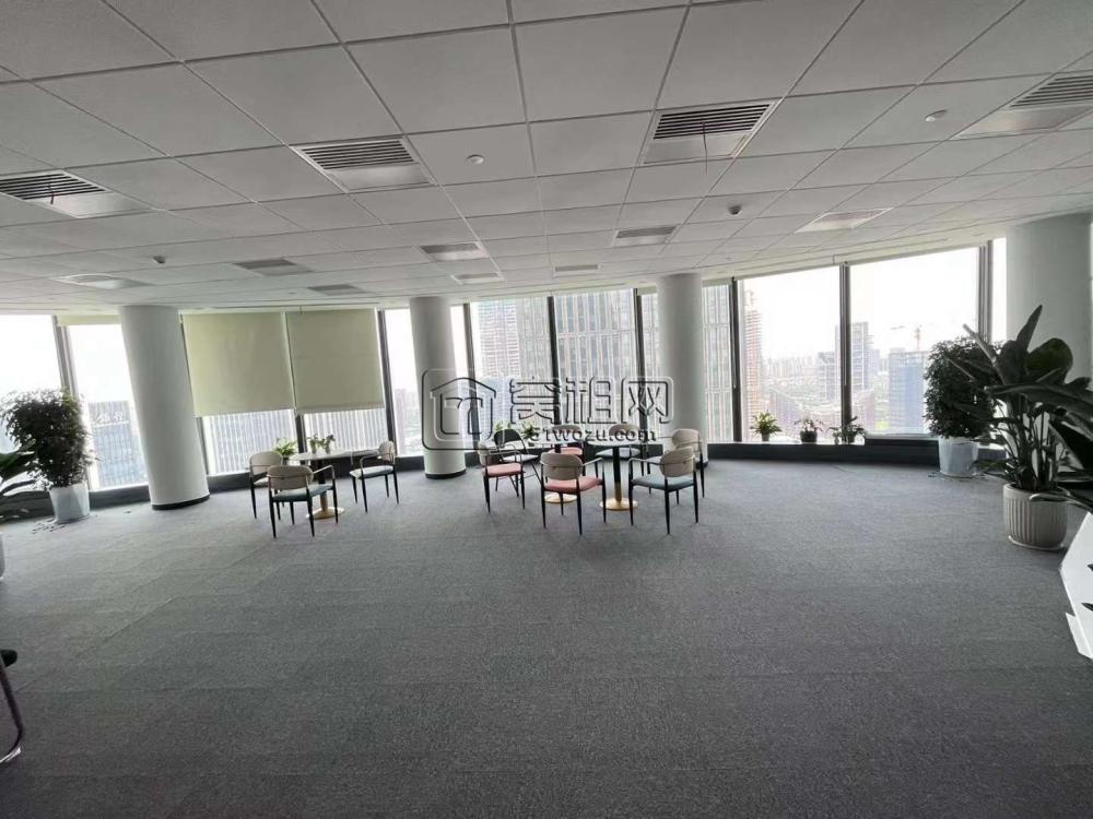 东部新城地标中银大厦587平米办公室出租(图4)
