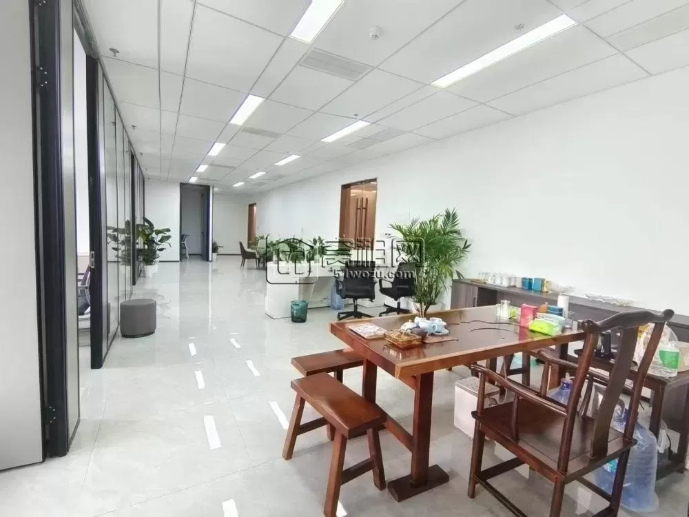 万科云谷中心275平米出租西南双朝向~配家具~公共会议室等