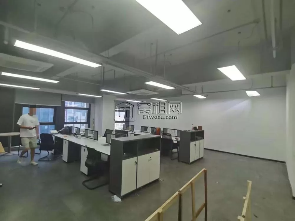 南部商务区泰康大厦175平米带家具带水源房子出租