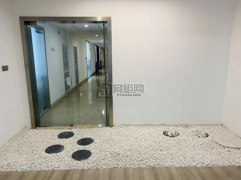 和荣大厦A座130平米租金6666元精装修带一个隔间