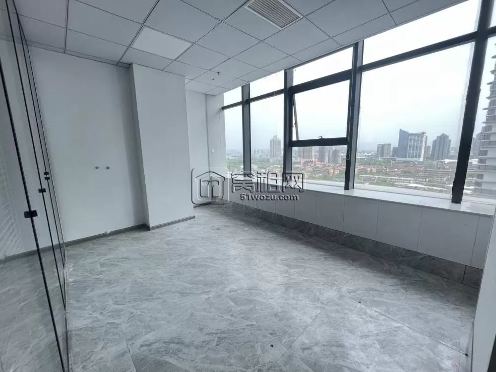 万里学院旁地铁口亚洲之窗136平朝南可解上下水可带家具6500每月