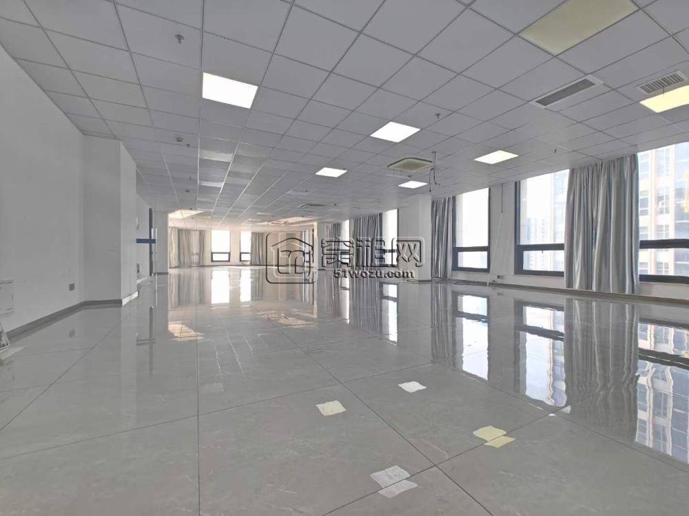 老江东中心位置 ​天润商座整层出租  ​933平，可定做玻璃隔间