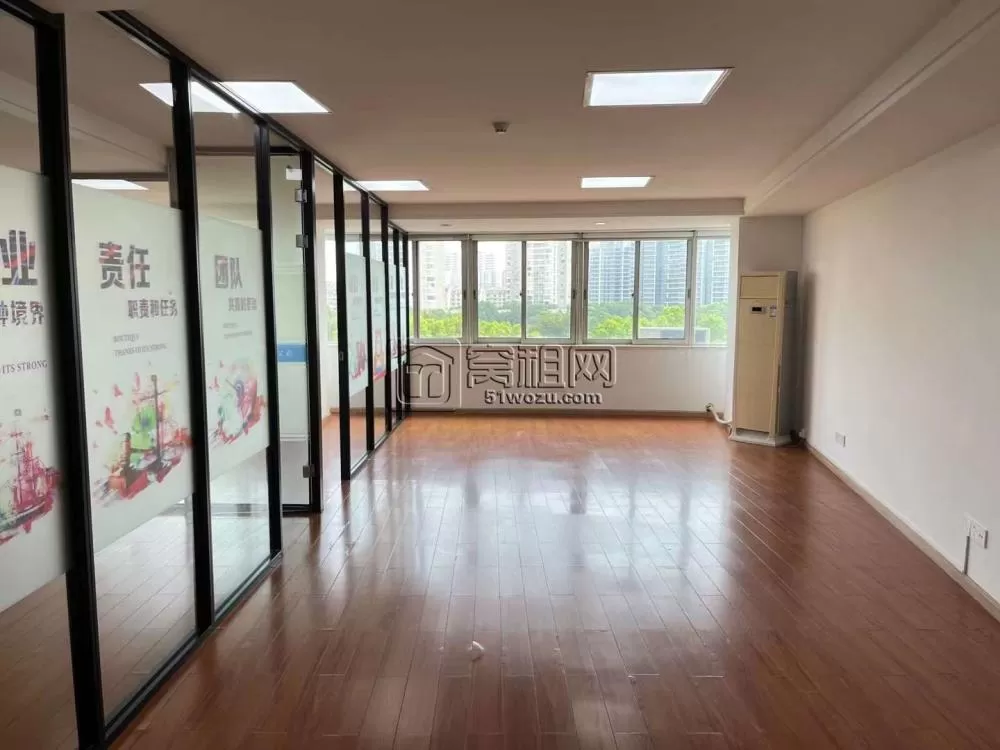 濠河公园对面宁波天封大厦120平4300每月，两个隔断，面江