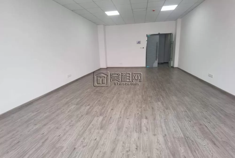 梦创硅谷，73平，朝向东，2700/月，精装修