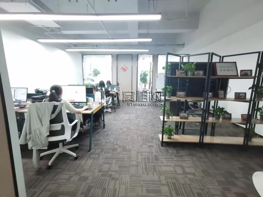 研发园B1办公室带全套家具，价格6500元一个月