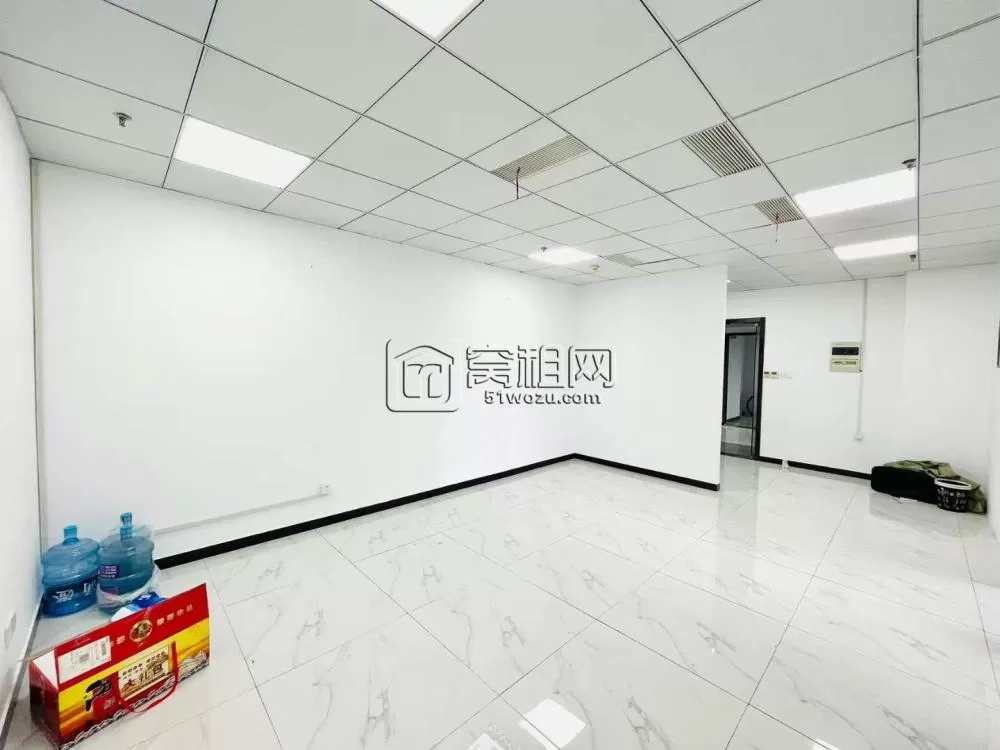 南部商务区 总部一号105平，朝东，2隔间木门，5500元/月