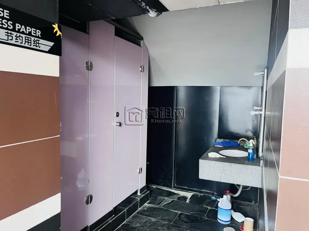 水街3号楼1620方，带泳池，健身房带设备，送外墙超大广告，单价1.7元