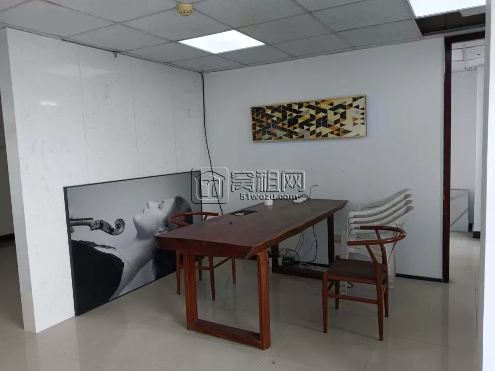 上海银行大厦98平方带阳台，带家具