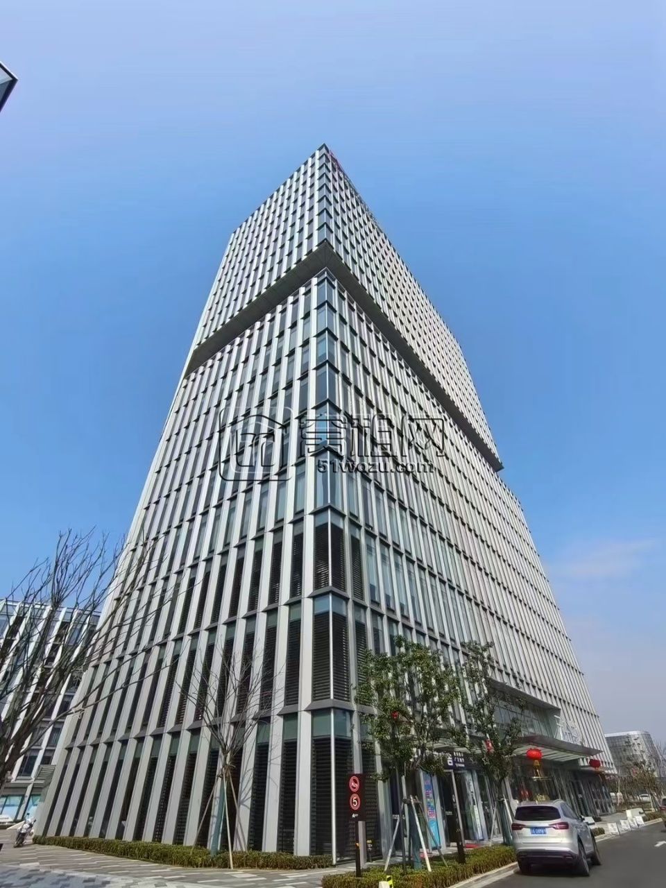 万科云谷中心135平米精装修办公室出租含税6242元/月