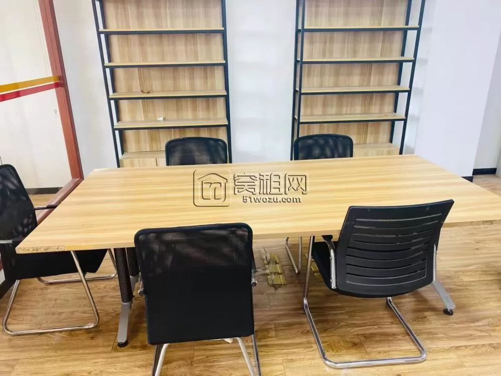 和荣大厦A座200平米，精装修带3个隔间，随时看房