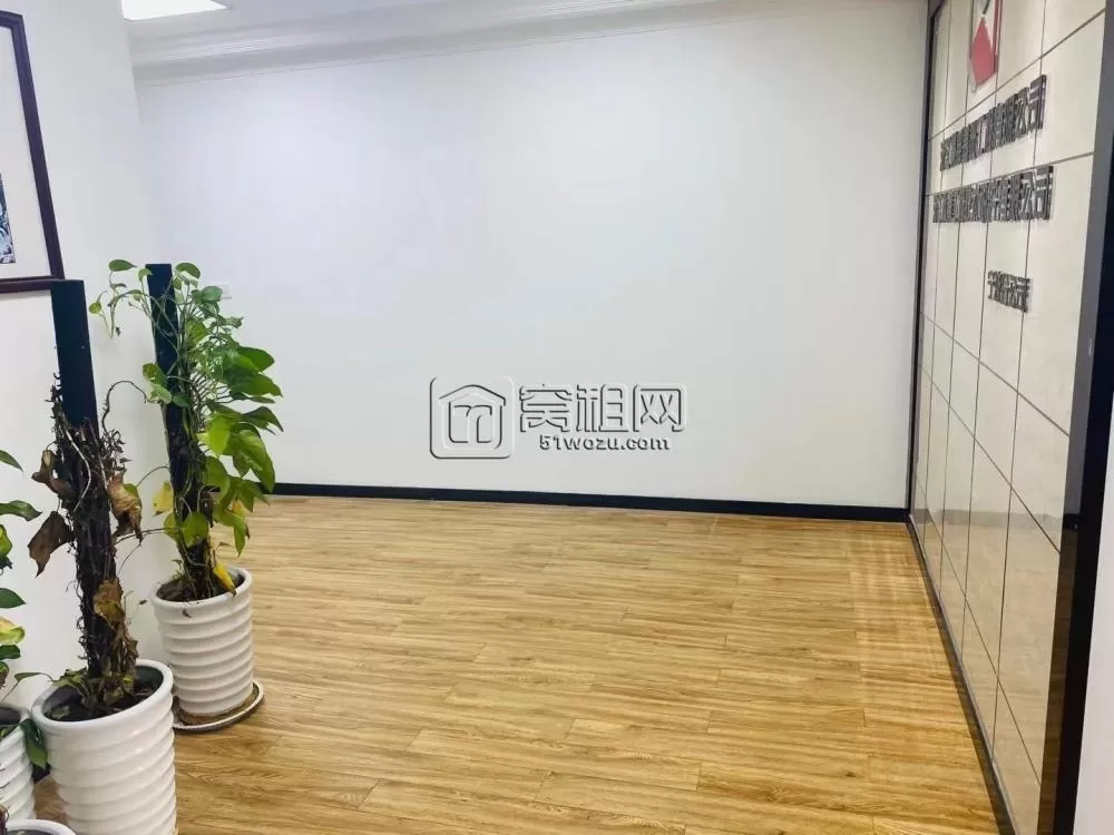和荣大厦A座200平米，精装修带3个隔间，随时看房
