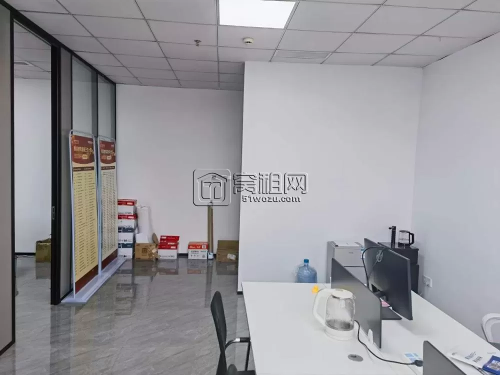 亿天大厦91平，朝北，两个隔间全新装修，4200含税