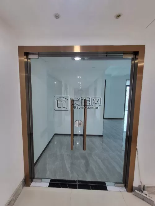 鄞州万达附近汇亚国际120平，5800元/月