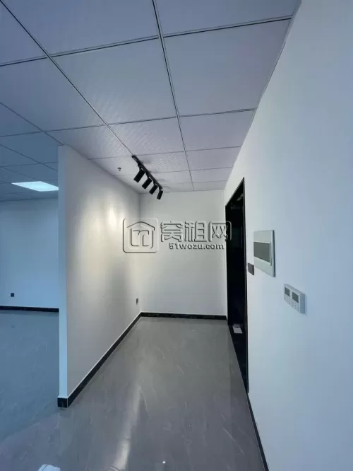堇山大厦82平出租 西北双面采光，全新装修出租4600每月