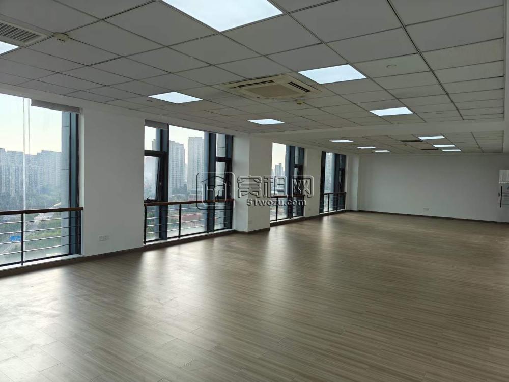 滨江一期东南朝向，中楼层，全落地玻璃170平米办公室招租(图3)