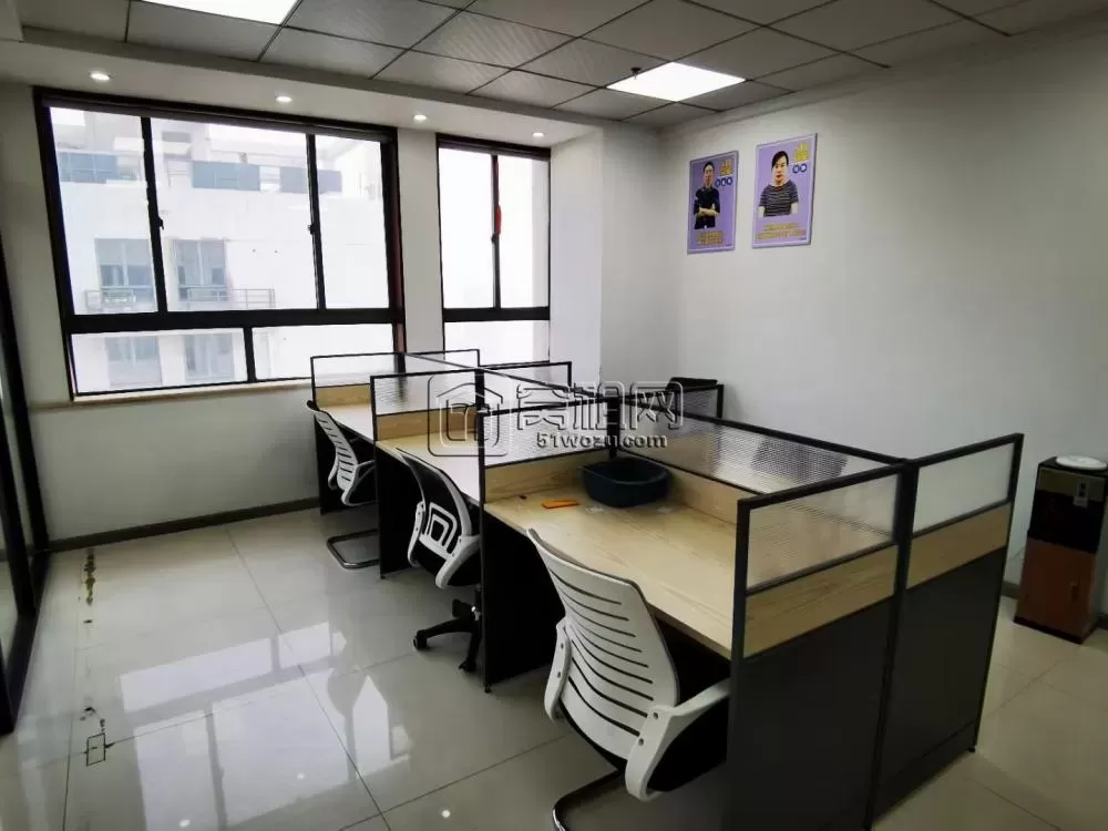 都市仁和中心105平，两个隔间，带全套家具，朝江